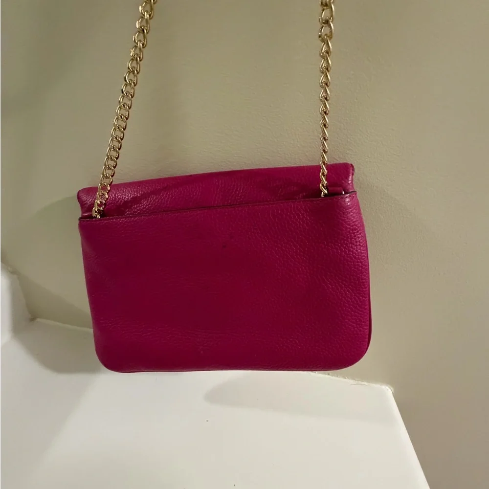 Michael Kors Fuchsia Leather Shoulder Bag with Gold Chain - Picture 6 of 7